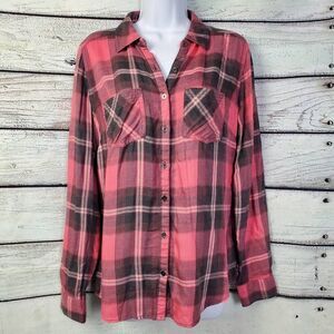 Maurices plaid button down shirt Long sleeves button cuffs roll-tab, S